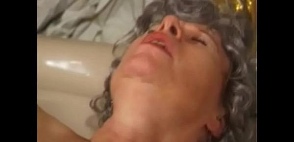  Granny masturbates with a vibrator in bathtub